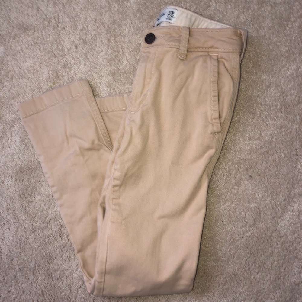 khaki pants